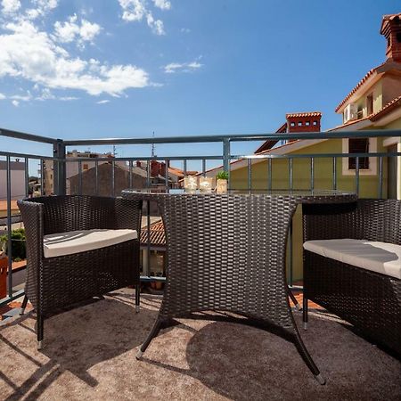 Luxury Apartment With Private Rooftop Terrace พูลา ภายนอก รูปภาพ