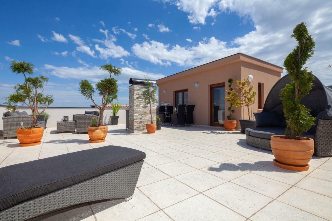 Luxury Apartment With Private Rooftop Terrace พูลา ภายนอก รูปภาพ