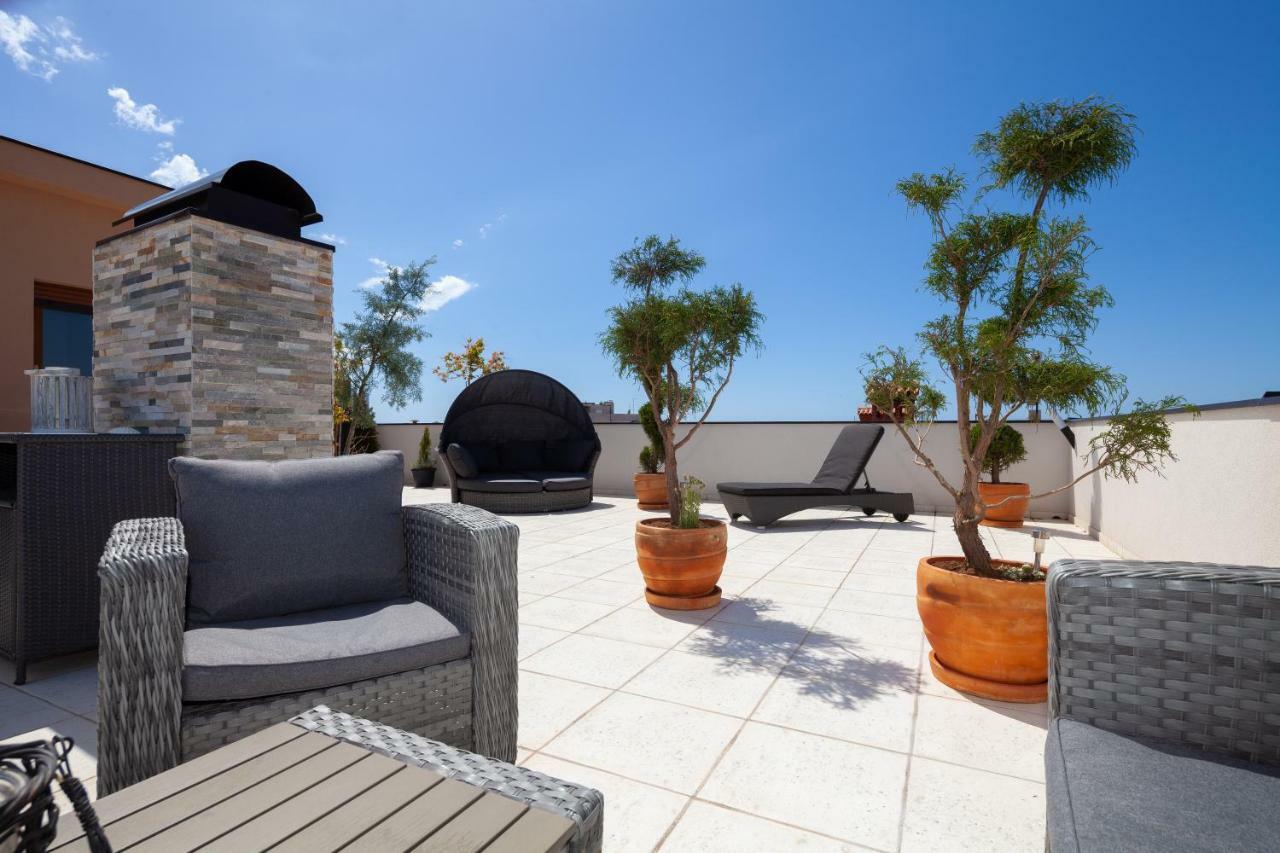 Luxury Apartment With Private Rooftop Terrace พูลา ภายนอก รูปภาพ