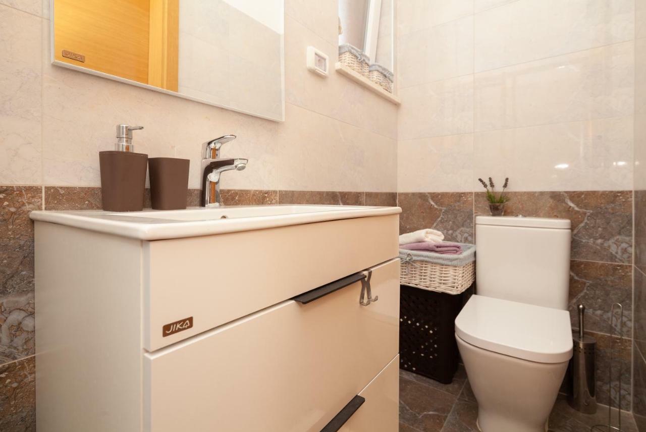 Luxury Apartment With Private Rooftop Terrace พูลา ภายนอก รูปภาพ